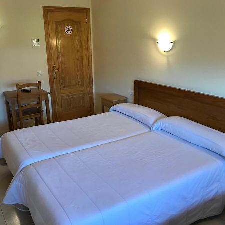 Hotel Restaurante Los Tulipanes San Salvador de Poio エクステリア 写真