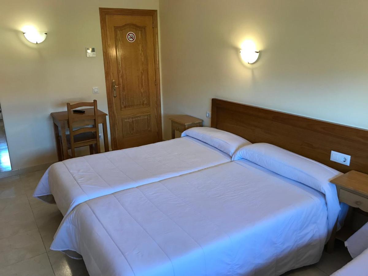 Hotel Restaurante Los Tulipanes San Salvador de Poio エクステリア 写真